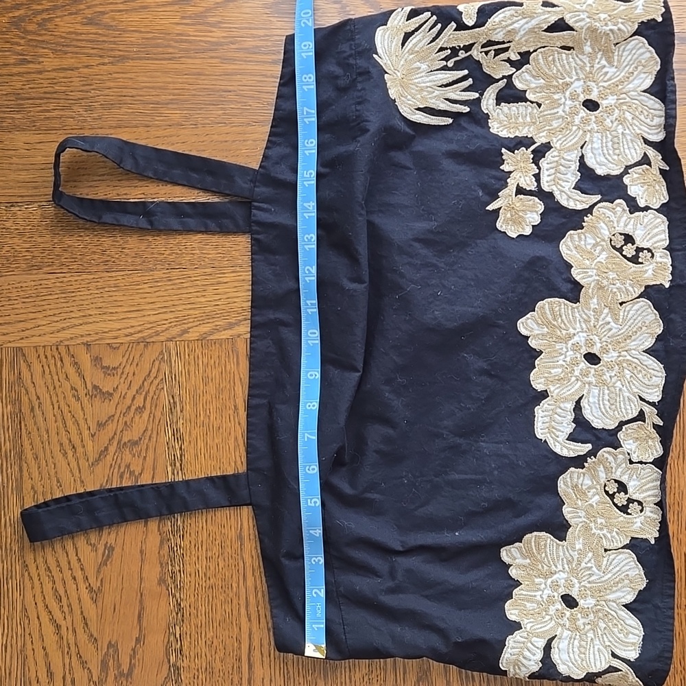Banana Republic Black Crop Tank Top with Embroidered Flowers, 100% Cotton, Sz L - Picture 5 of 9